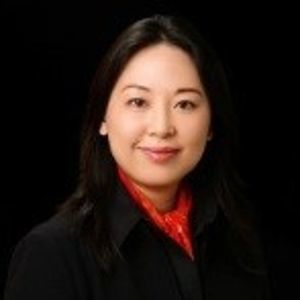 Julia Zhu (MBA '98， Chief Executive Officer, Phoenix Live Entertainment Company)